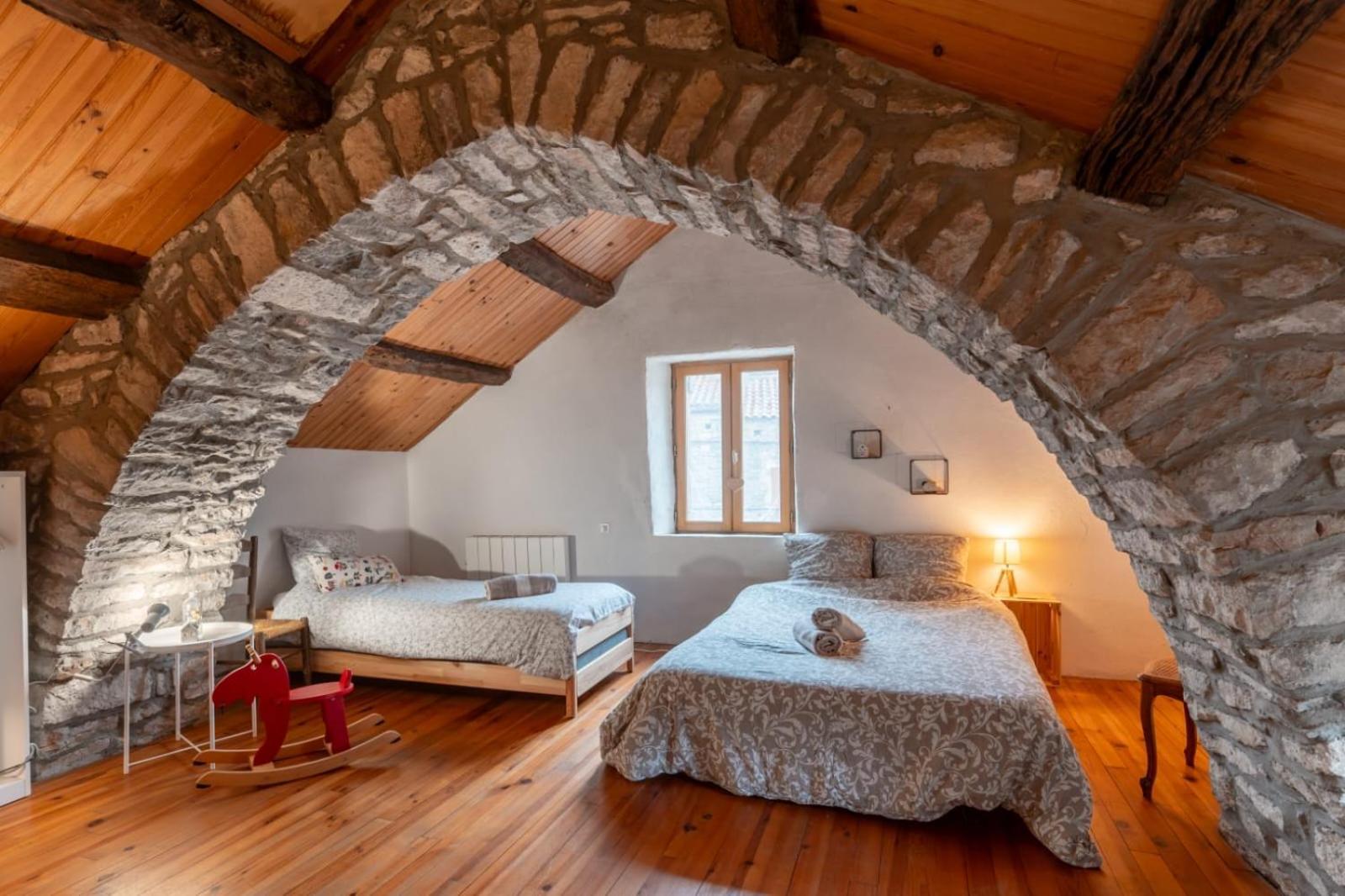 Maison De Village Au Coeur Des Remparts Sainte-Eulalie-de-Cernon Exteriör bild